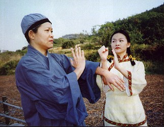 Ng Mui tanítja Yim Wing Tsunt